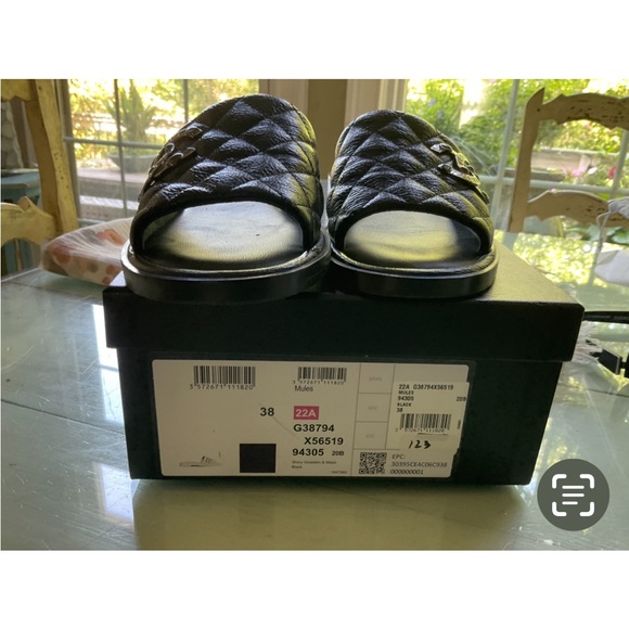 Chanel 2022 black quilted slides - Picture 5 of 9